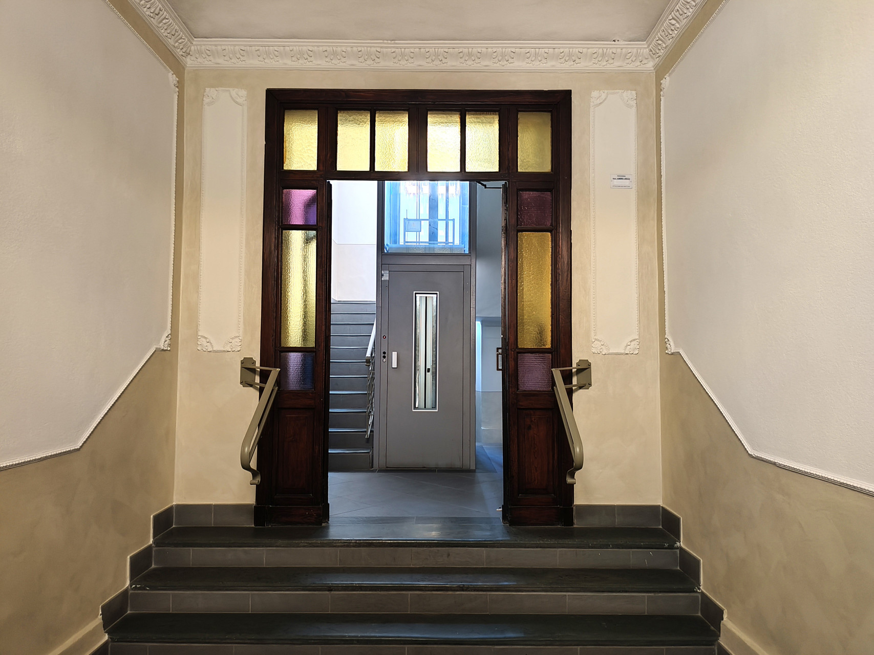Cuneo, via F. Cavallotti, appartamento di cinque vani all'ultimo piano, ascensore - Cuneo