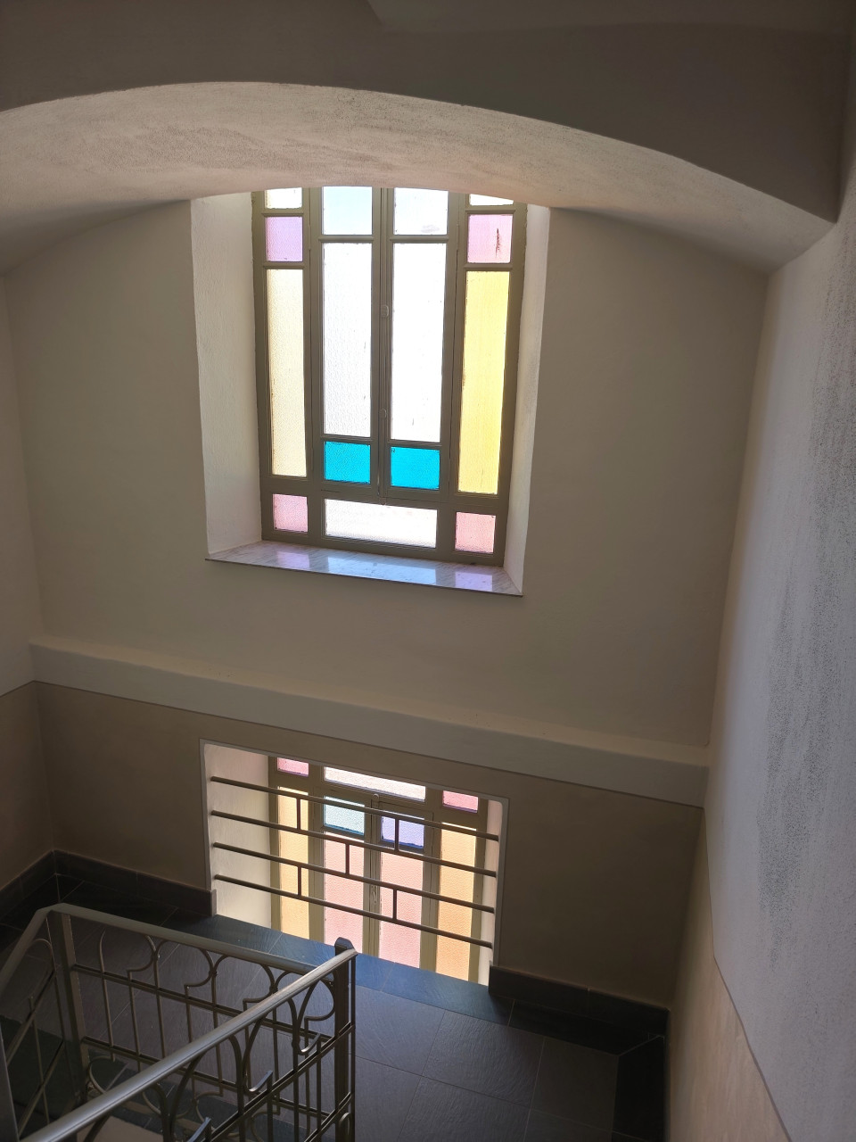 Cuneo, via F. Cavallotti, appartamento di cinque vani all'ultimo piano, ascensore - Cuneo