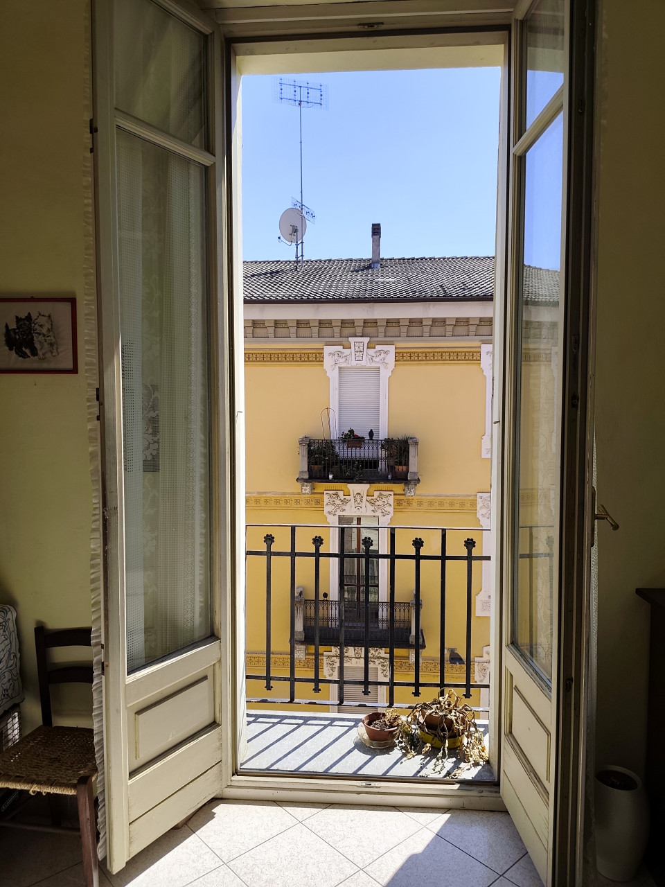 Cuneo, via F. Cavallotti, appartamento di cinque vani all'ultimo piano, ascensore - Cuneo