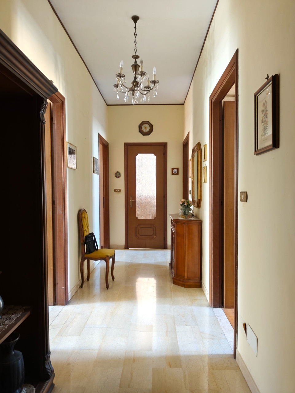 Cuneo, via F. Cavallotti, appartamento di cinque vani all'ultimo piano, ascensore - Cuneo