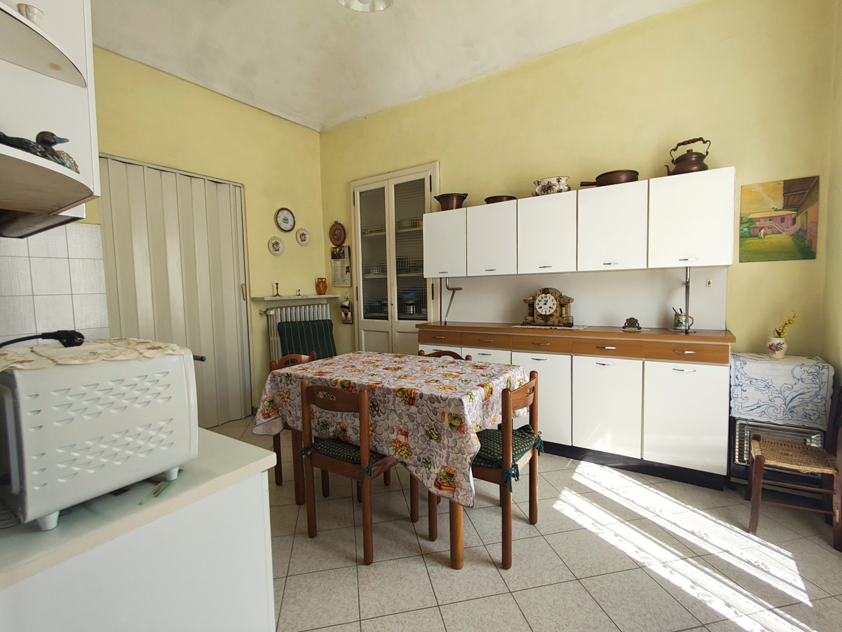 Cuneo, via F. Cavallotti, appartamento di cinque vani all'ultimo piano, ascensore - Cuneo