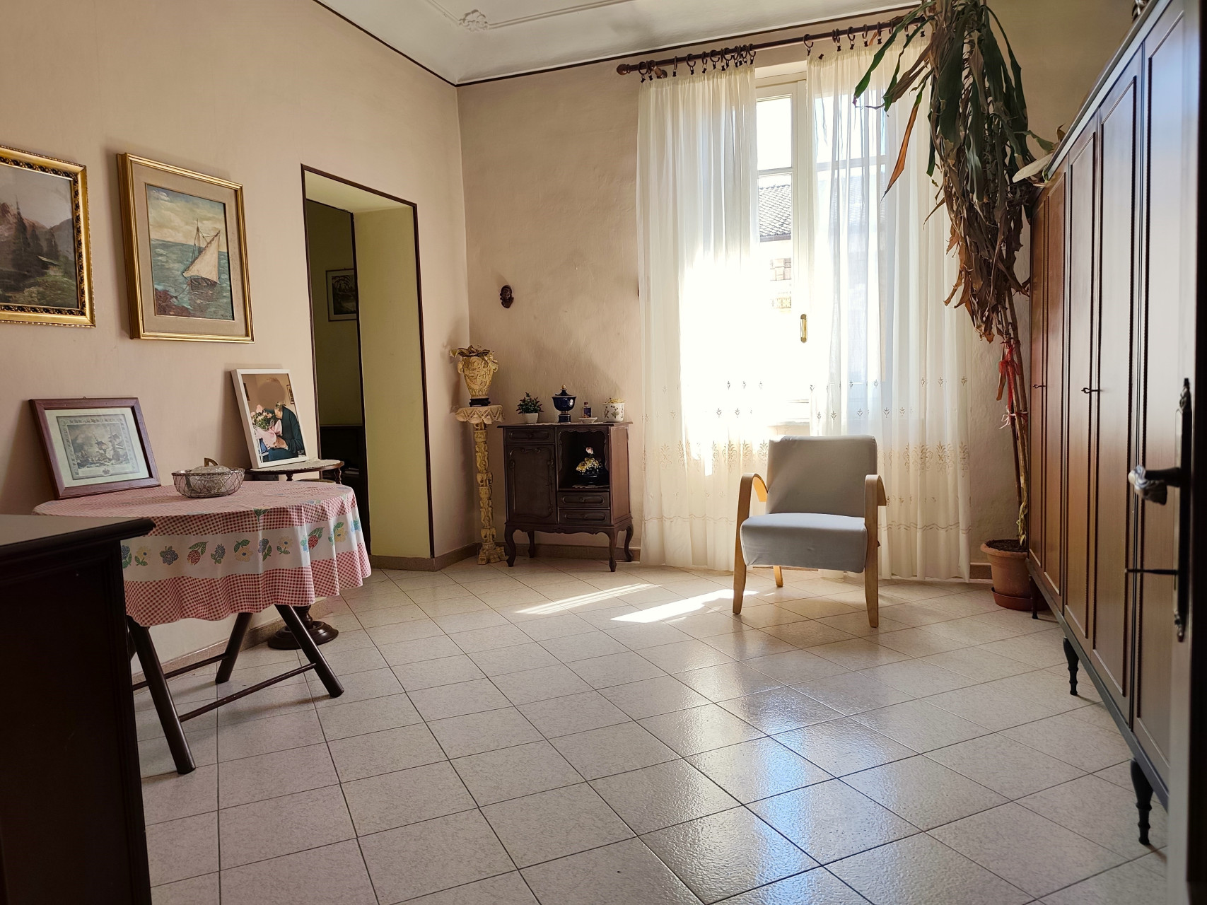 Cuneo, via F. Cavallotti, appartamento di cinque vani all'ultimo piano, ascensore - Cuneo