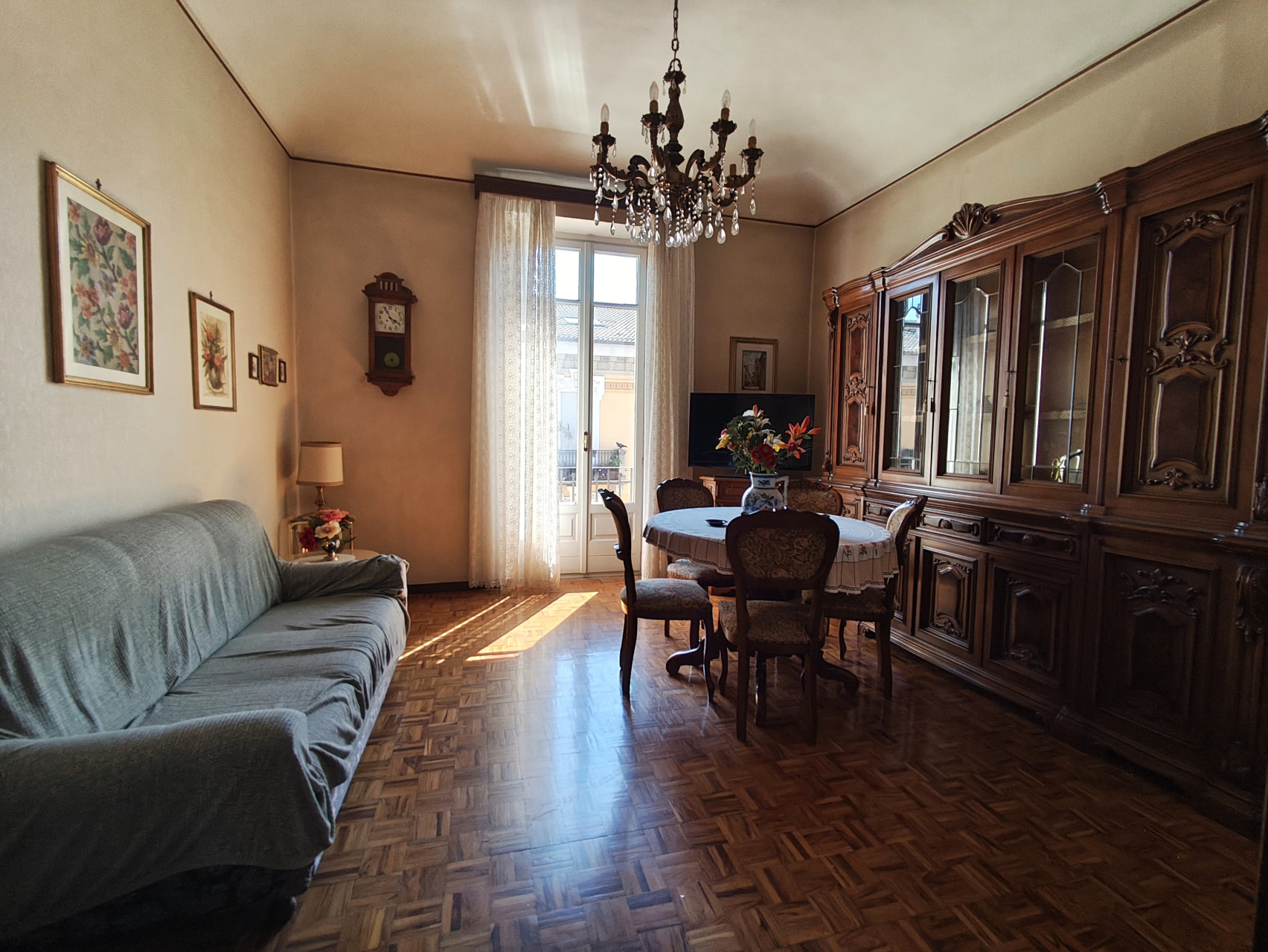 Cuneo, via F. Cavallotti, appartamento di cinque vani all'ultimo piano, ascensore - Cuneo