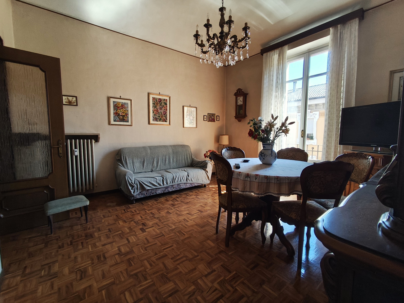 Cuneo, via F. Cavallotti, appartamento di cinque vani all'ultimo piano, ascensore - Cuneo