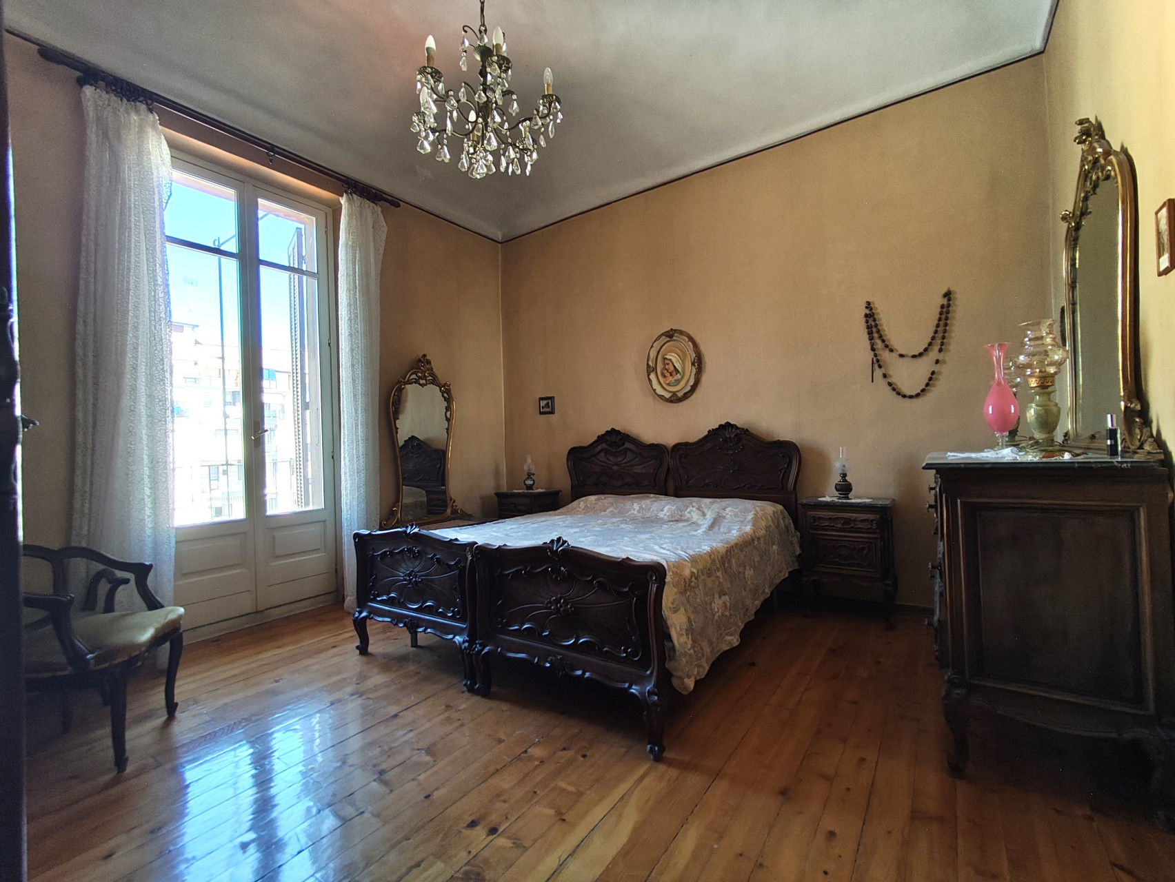 Cuneo, via F. Cavallotti, appartamento di cinque vani all'ultimo piano, ascensore - Cuneo