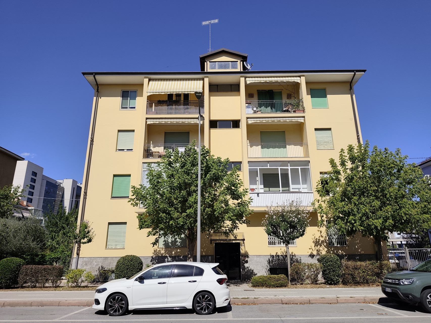 Cuneo, corso Gramsci quadrilocale con due garage - Cuneo