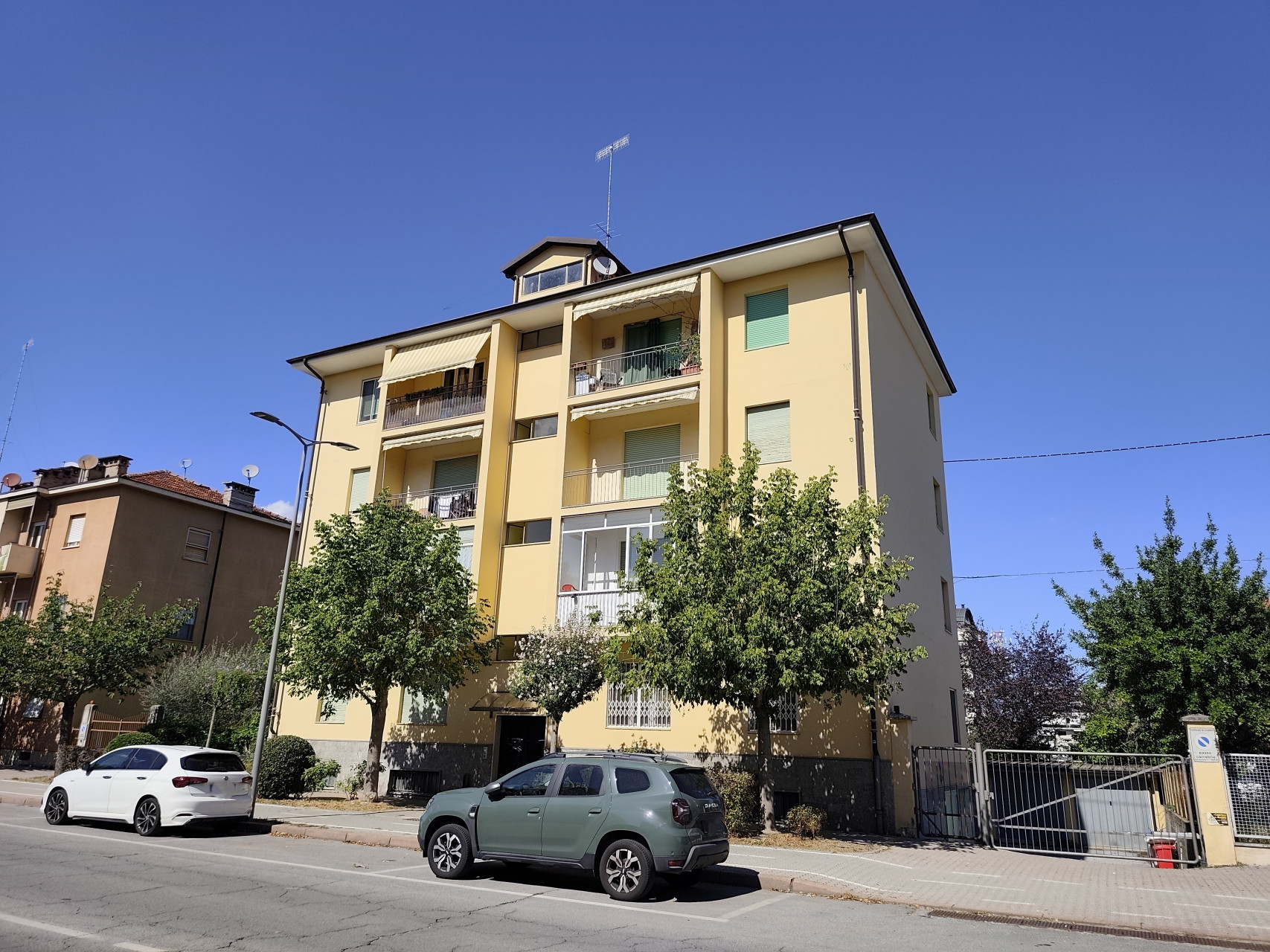 Cuneo, corso Gramsci quadrilocale con due garage - Cuneo